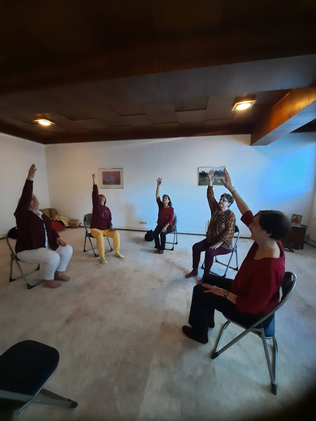 2026 04 09 Wien Sesselyoga2