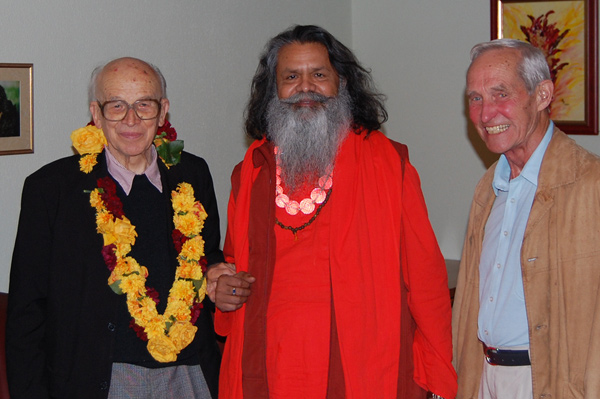 kriyanand swamiji 600 3gruppe